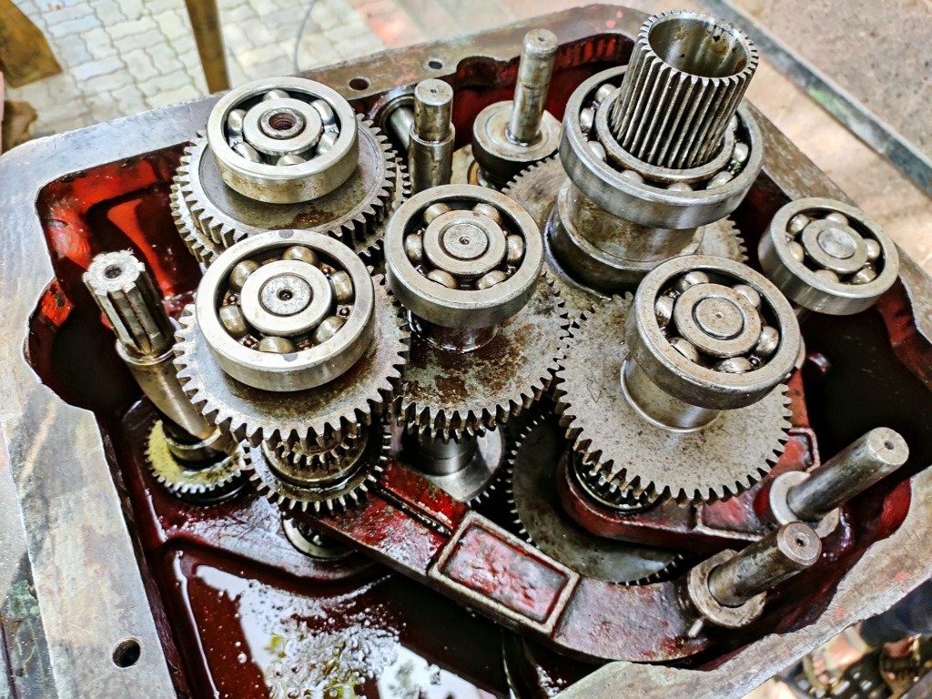 Transmission & Gearbox Services - Opening & Fitting & Repairing Services